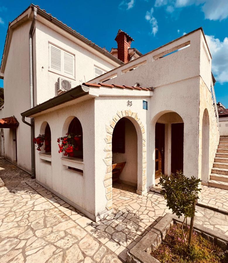 Villa Jela - With Pool Njivice Exterior photo